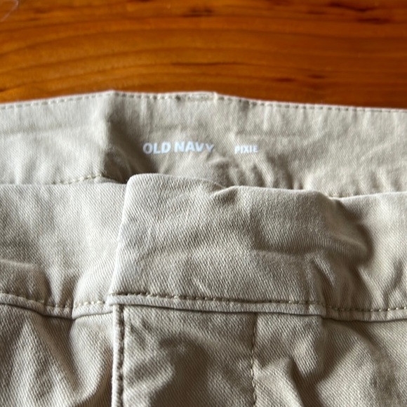 Old navy Pixie crop kakhi pants size 16W short - Picture 2 of 8